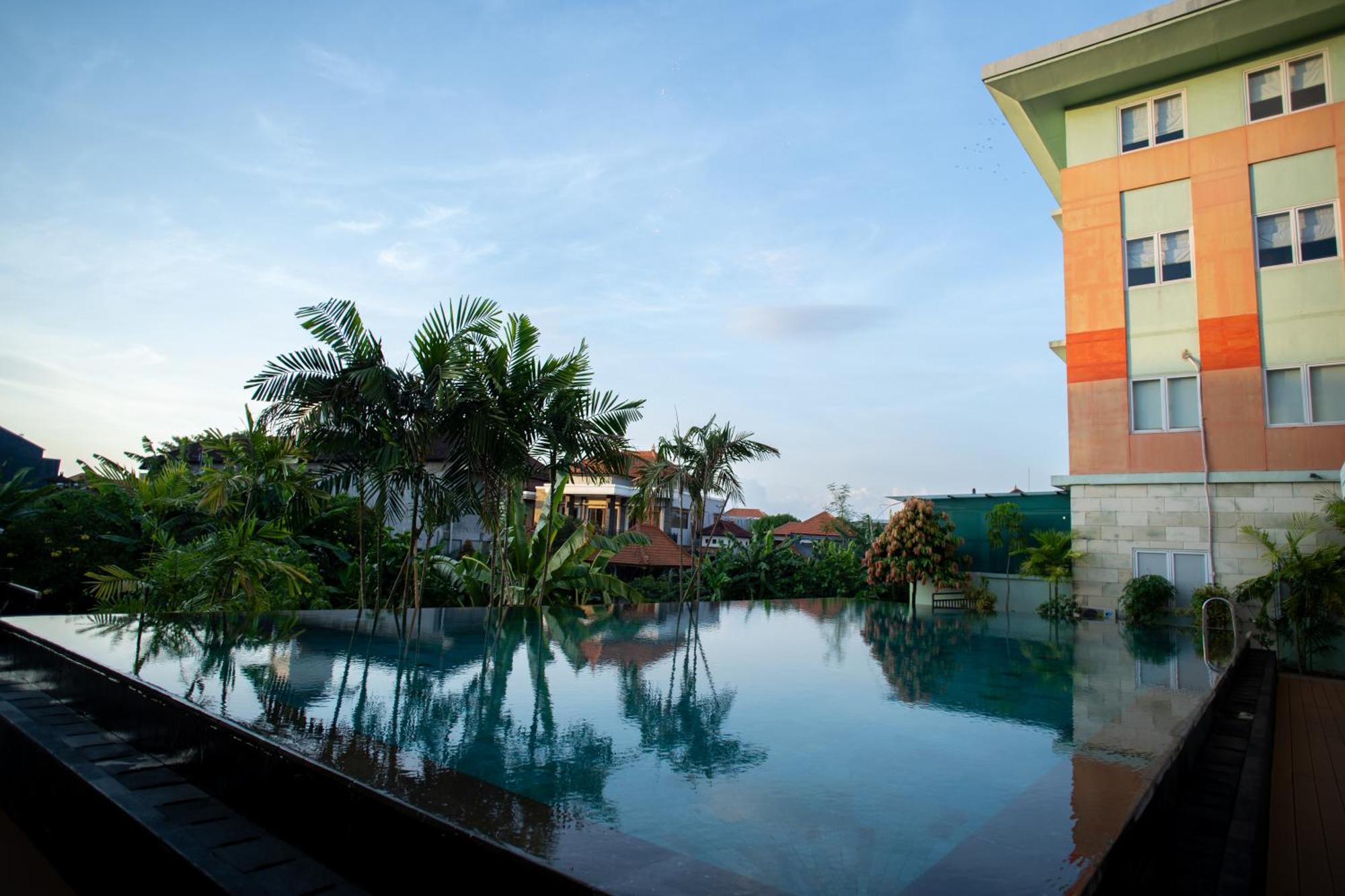 Harris Hotel & Residences Riverview Kuta, Bali กูตา ภายนอก รูปภาพ