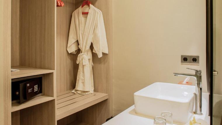 Harris Hotel & Residences Riverview Kuta, Bali กูตา ภายนอก รูปภาพ