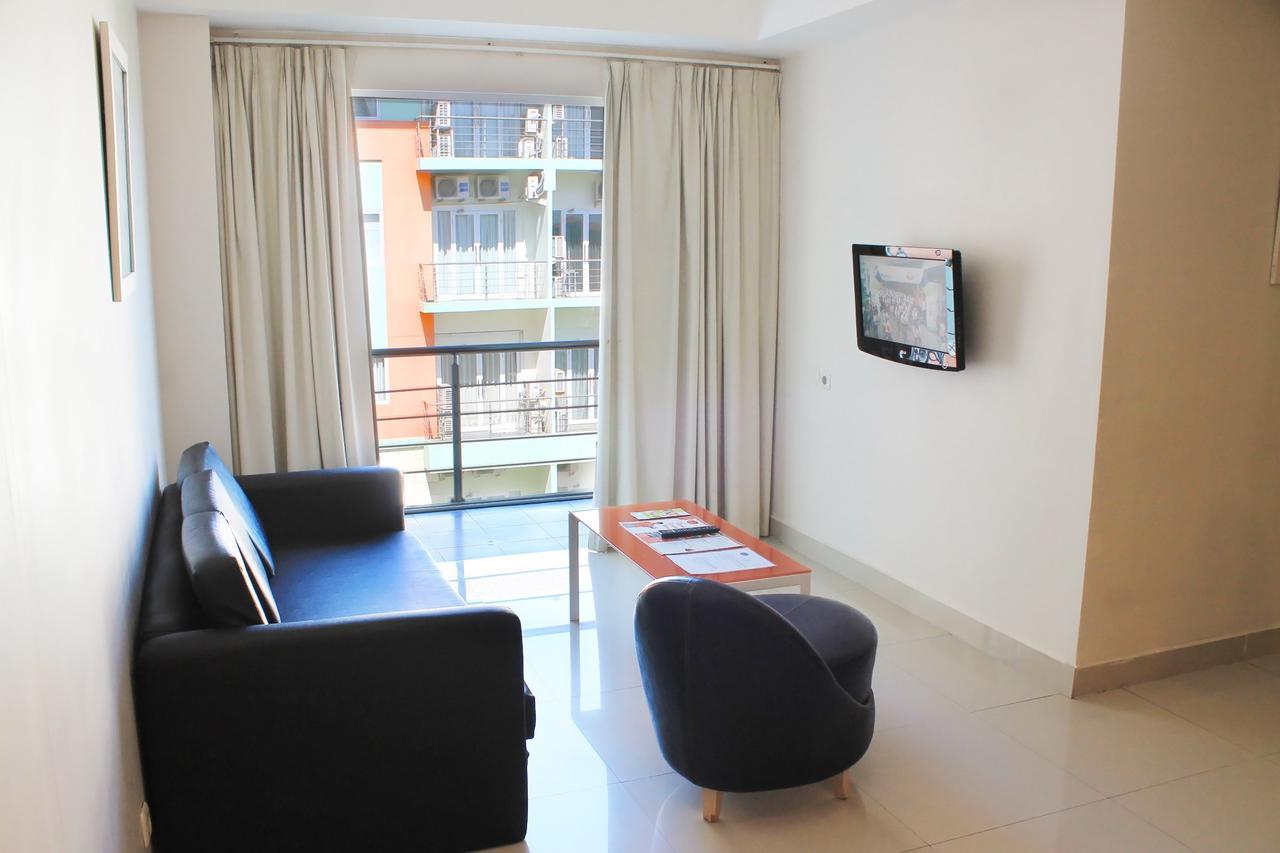 Harris Hotel & Residences Riverview Kuta, Bali กูตา ภายนอก รูปภาพ